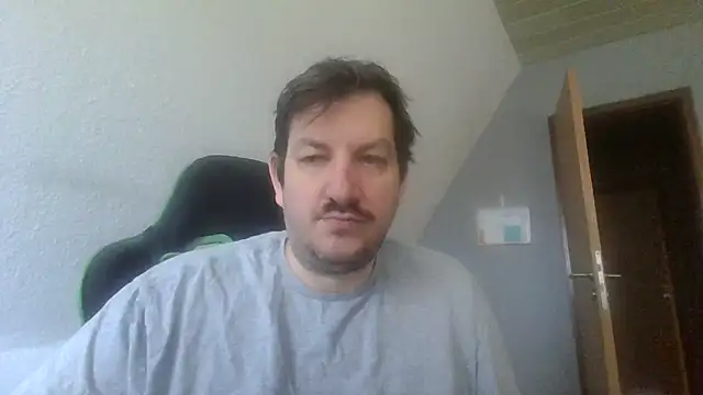 Snapshot of Golffahrer1982 chatting on 10.30.25 Golffahrer1982 online show from 10.30.25