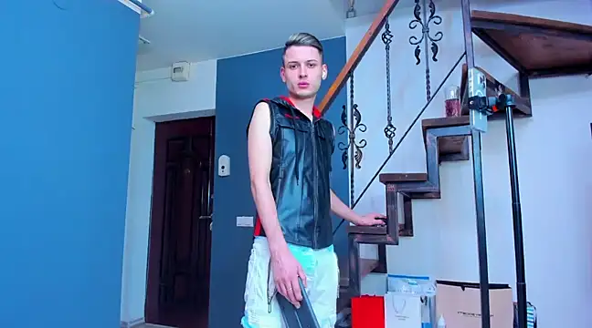 Snapshot of andboyfor6 chatting on 02.15.25 andboyfor6 online show from 02.15.25