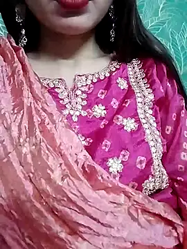 Snapshot of Noor_Darliing chatting on 02.25.25 Noor Darliing online show from 02.25.25