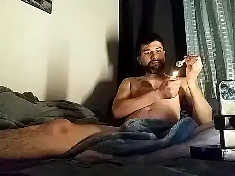 Snapshot of hotraillX chatting on 12.05.24 hotraillX online show from 12.05.24