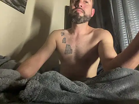 Snapshot of hotraillX chatting on 12.22.24 hotraillX online show from 12.22.24