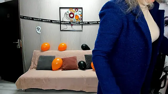 Snapshot of Cassandra_Hotty chatting on 10.28.25 Cassandra Hotty online show from 10.28.25