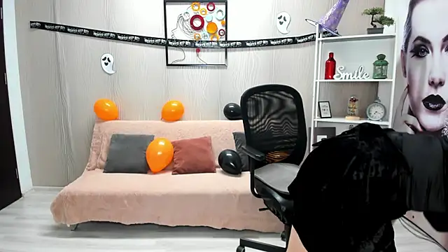 Snapshot of Cassandra_Hotty chatting on 10.29.25 Cassandra Hotty online show from 10.29.25