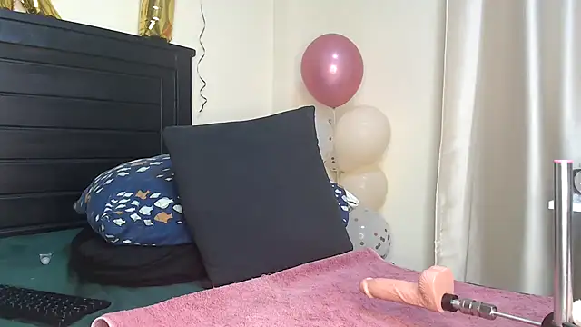 Snapshot of NIKKIE_LOVE chatting on 01.24.25 NIKKIE LOVE online show from 01.24.25