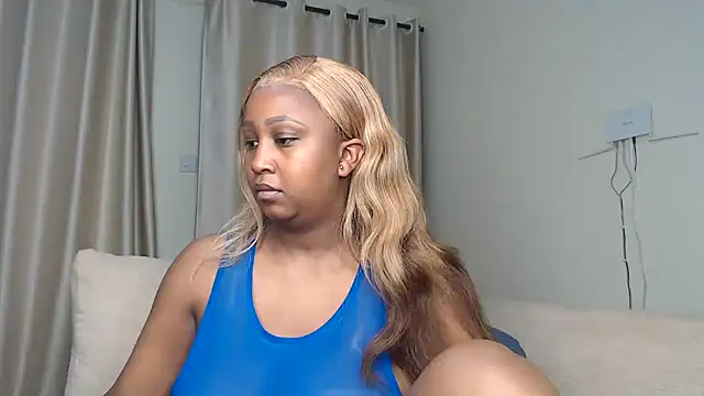 Snapshot of NIKKIE_LOVE chatting on 10.13.25 NIKKIE LOVE online show from 10.13.25