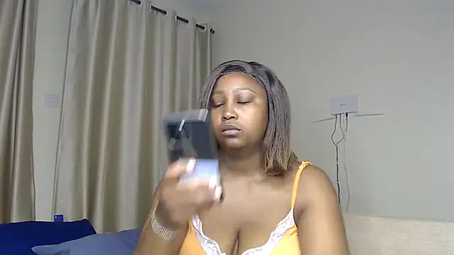 Snapshot of NIKKIE_LOVE chatting on 10.15.25 NIKKIE LOVE online show from 10.15.25