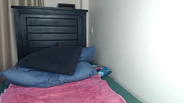 Snapshot of NIKKIE_LOVE chatting on 10.29.25 NIKKIE LOVE online show from 10.29.25