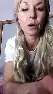 Snapshot of cammyquart chatting on 02.17.26 cammyquart online show from 02.17.26
