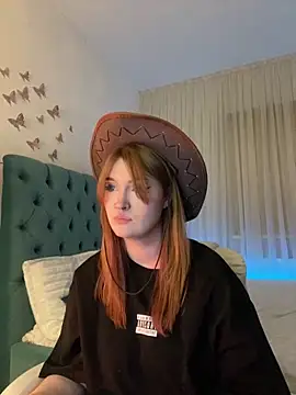  Chlo  e online show from 02.14.25