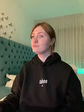  Chlo  e online show from 03.03.25