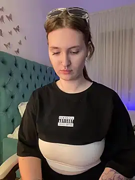  Chlo  e online show from 03.13.25