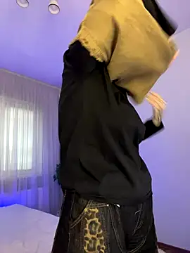  Chlo  e online show from 09.20.25