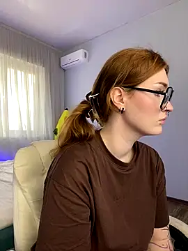  Chlo  e online show from 10.03.25