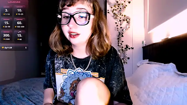 Cosmo Riri online show from 01.15.25