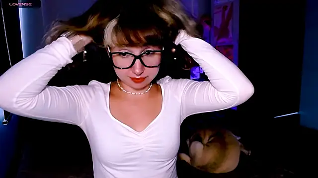 Cosmo Riri online show from 09.20.25