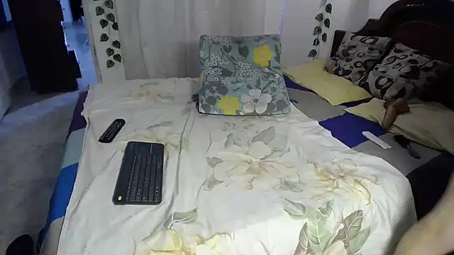 Snapshot of ivonne__hott1 chatting on 06.17.26 ivonne hott1 online show from 06.17.26