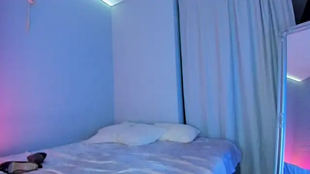 Snapshot of EllenMays chatting on 12.09.24 EllenMays online show from 12.09.24