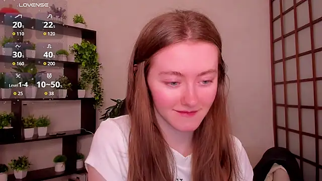 Snapshot of KateCuddle chatting on 05.06.26 KateCuddle online show from 05.06.26