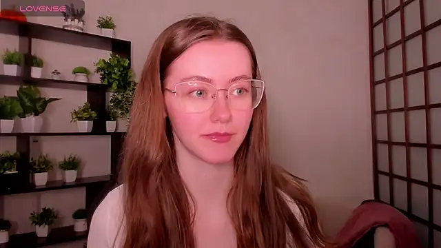Snapshot of KateCuddle chatting on 05.14.26 KateCuddle online show from 05.14.26