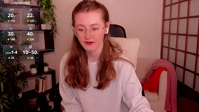 Snapshot of KateCuddle chatting on 05.18.26 KateCuddle online show from 05.18.26