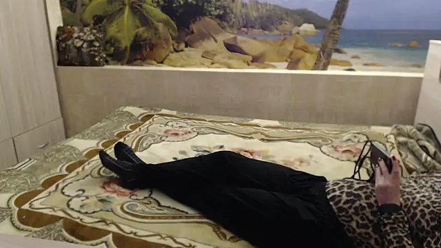 Aphelandra online show from 03.18.25