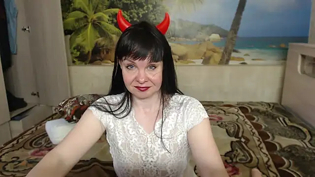Snapshot of Aphelandra chatting on 05.16.26 Aphelandra online show from 05.16.26