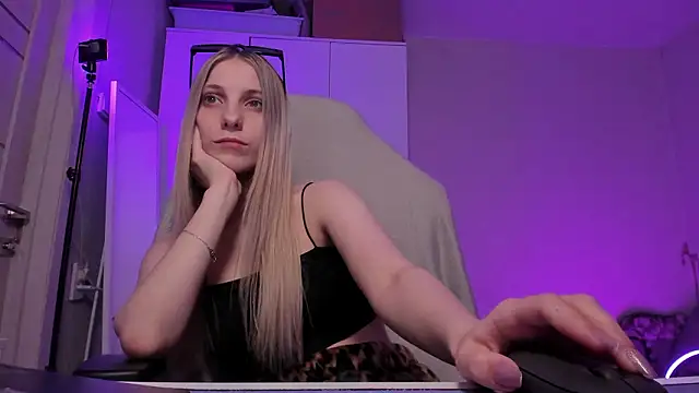 Anna Fink online show from 03.08.26