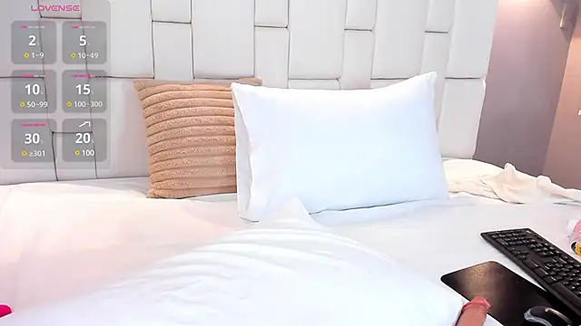 ValeriaGarcia online show from 12.18.24