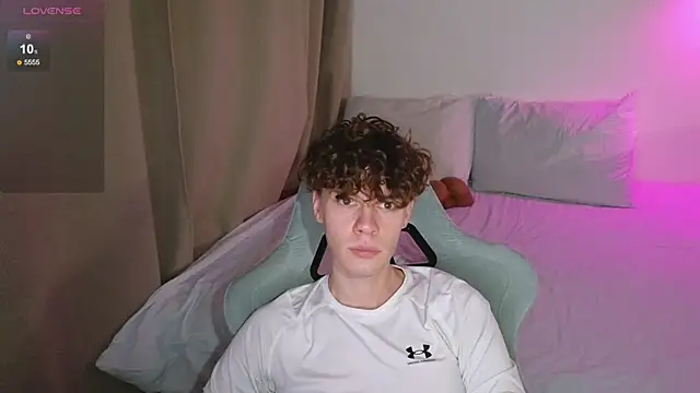 Snapshot of cute_thomas chatting on 04.24.26 cute thomas online show from 04.24.26