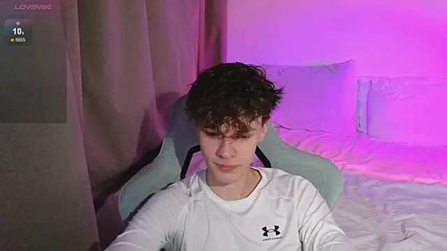 Snapshot of cute_thomas chatting on 05.09.26 cute thomas online show from 05.09.26