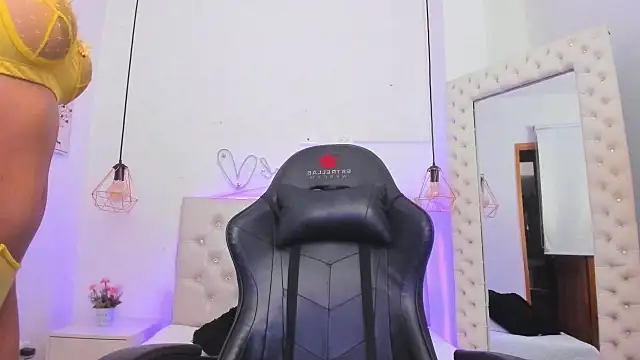 xiomara  cortes online show from 02.18.25