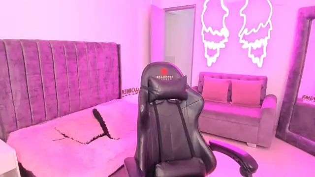 xiomara  cortes online show from 10.06.25