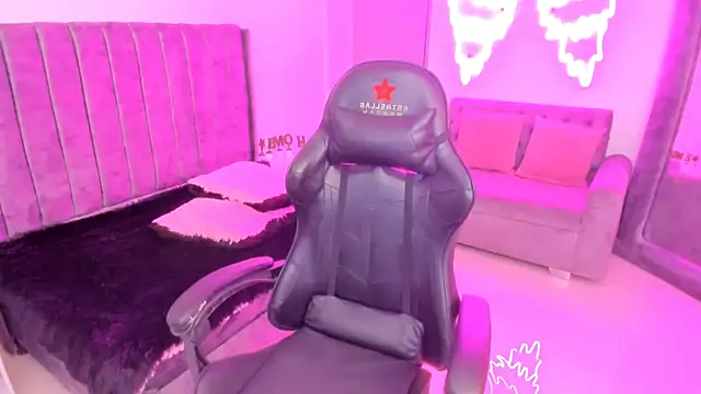 xiomara  cortes online show from 10.14.25