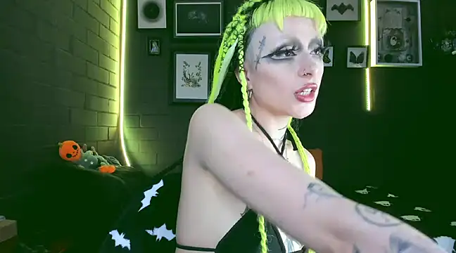 Snapshot of insania_9999_ chatting on 12.02.24 insania 9999 online show from 12.02.24