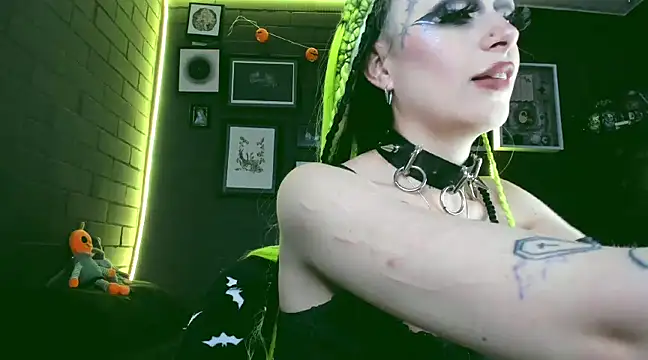 Snapshot of insania_9999_ chatting on 12.09.24 insania 9999 online show from 12.09.24