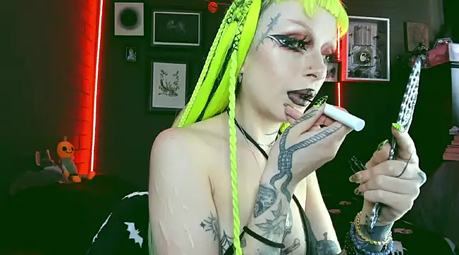 Snapshot of insania_9999_ chatting on 12.10.24 insania 9999 online show from 12.10.24