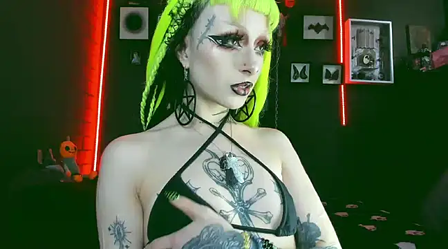 Snapshot of insania_9999_ chatting on 12.10.24 insania 9999 online show from 12.10.24