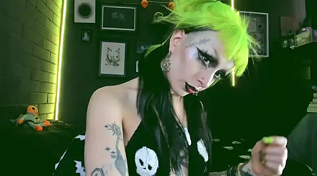 Snapshot of insania_9999_ chatting on 12.13.24 insania 9999 online show from 12.13.24