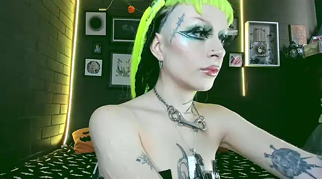 Snapshot of insania_9999_ chatting on 12.20.24 insania 9999 online show from 12.20.24