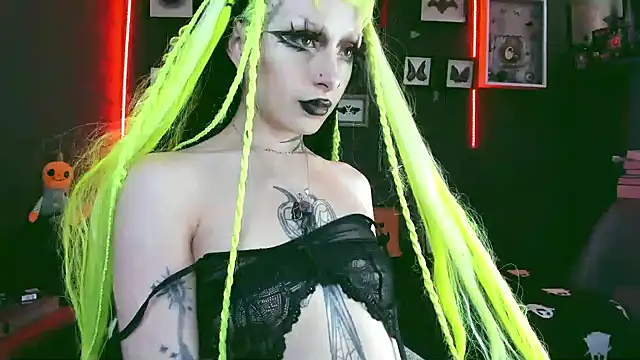 Snapshot of insania_9999_ chatting on 01.07.25 insania 9999 online show from 01.07.25