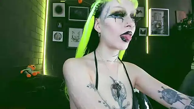 Snapshot of insania_9999_ chatting on 01.08.25 insania 9999 online show from 01.08.25