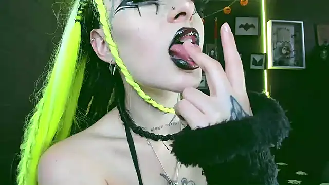 Snapshot of insania_9999_ chatting on 01.08.25 insania 9999 online show from 01.08.25