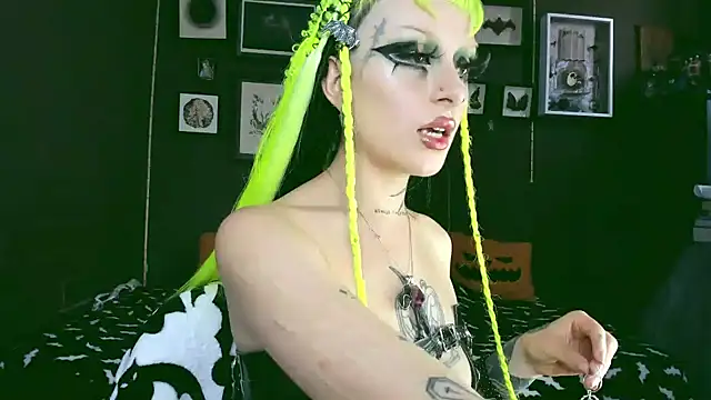 Snapshot of insania_9999_ chatting on 01.17.25 insania 9999 online show from 01.17.25