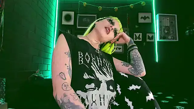 Snapshot of insania_9999_ chatting on 01.24.25 insania 9999 online show from 01.24.25