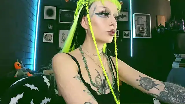 Snapshot of insania_9999_ chatting on 02.01.25 insania 9999 online show from 02.01.25