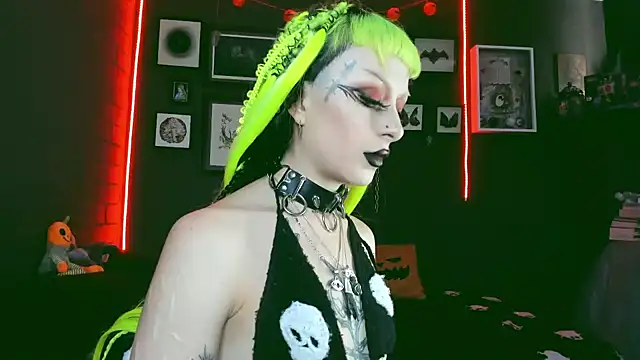 Snapshot of insania_9999_ chatting on 02.04.25 insania 9999 online show from 02.04.25