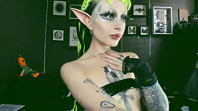 Snapshot of insania_9999_ chatting on 02.10.25 insania 9999 online show from 02.10.25