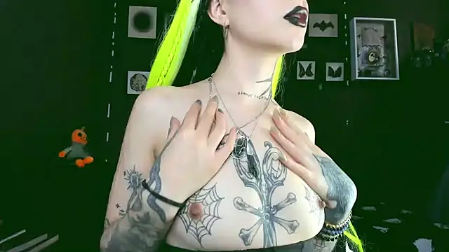 Snapshot of insania_9999_ chatting on 02.11.25 insania 9999 online show from 02.11.25