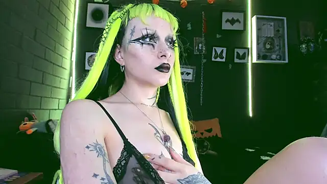 Snapshot of insania_9999_ chatting on 02.17.25 insania 9999 online show from 02.17.25