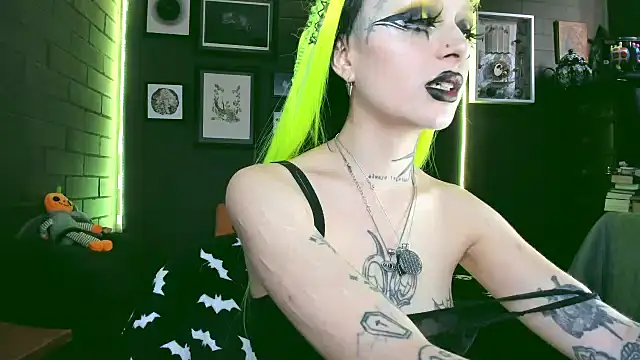 Snapshot of insania_9999_ chatting on 02.19.25 insania 9999 online show from 02.19.25